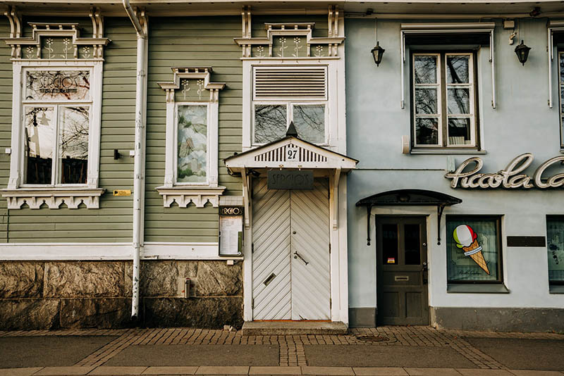 Sergios Restaurant Front door view